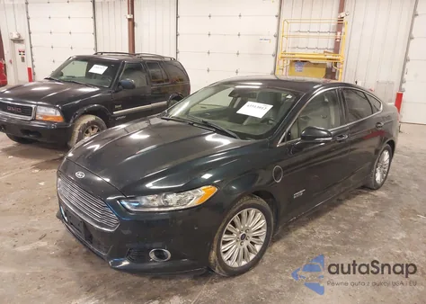 2014 Ford Fusion Energi Titanium из США, поврежденный, VIN 3FA6P0SU2ER379635